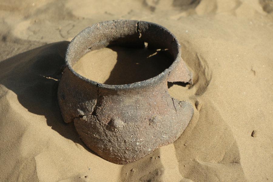 47 heritage sites and more than 70 pieces of relics were found at the middle and lower reaches of the Keriya River in Northwest China\'s Xinjiang Uygur autonomous region. (Photo provided to chinadaily.com.cn)