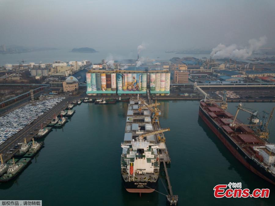 A mural on a grain silo at Incheon Port in South Korea has been recognized by Guinness World Records as being the world\'s largest mural, seen here on Wednesday, December 19, 2018. According to the Korea Times, the Incheon city government and Incheon Port Authority commissioned 22 artists to work on the 487,000 U.S. dollar project, which started in January. (Photo/Agencies)