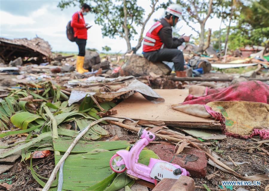 Rescuers work among debris in Banten Province, in Indonesia, Dec. 24, 2018. The Indonesian disaster agency on Monday put the death toll of the tsunami triggered by a volcanic eruption at 373 with 1,459 others injured, a spokesman of the agency told Xinhua on Monday. (Xinhua/Zhang Keren)