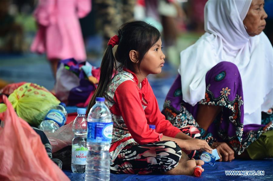 Tsunami survivors rest at a temporary shelter in Labuan of Pandeglang in Banten Province, Indonesia, Dec. 25, 2018. Casualty from the tsunami triggered by a volcanic eruption in Sunda Strait in Indonesia climbed to 429 people, and 16,802 others were displaced. (Xinhua/Du Yu)