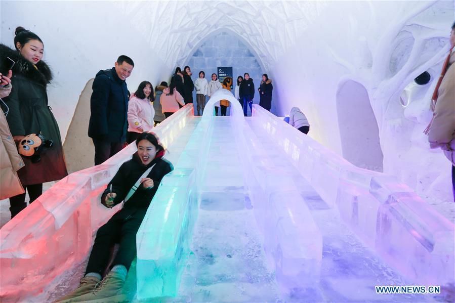 People play in the ice and snow hotel in Hailar of Hulun Buir, north China\'s Inner Mongolia Autonomous Region, Dec. 25, 2018. The hotel, made from 8,000 tons of ice and snow, attracts many tourists. (Xinhua/Yu Dongsheng)