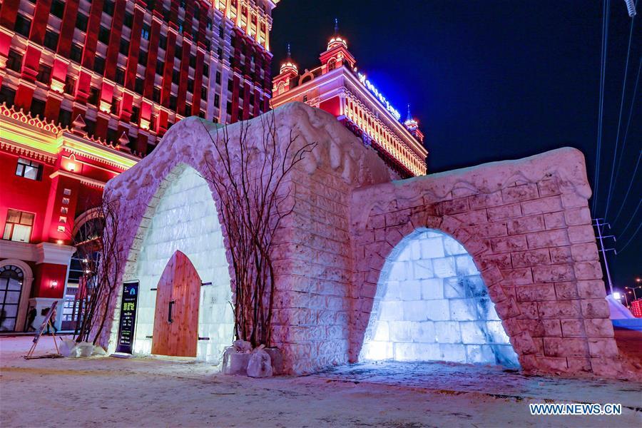 Photo taken on Dec. 25, 2018 shows the exterior of an ice and snow hotel in Hailar of Hulun Buir, north China\'s Inner Mongolia Autonomous Region. The hotel, made from 8,000 tons of ice and snow, attracts many tourists. (Xinhua/Yu Dongsheng)
