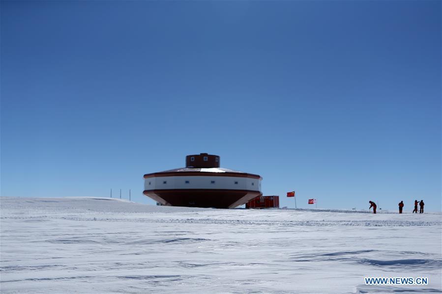 Chinese researchers for China\'s 35th Antarctic expedition work at the site of the Taishan Station in Antarctica on Dec. 26, 2018. China started on Wednesday the work of the second phase for the Taishan Station in Antarctica. (Xinhua/Liu Shiping)