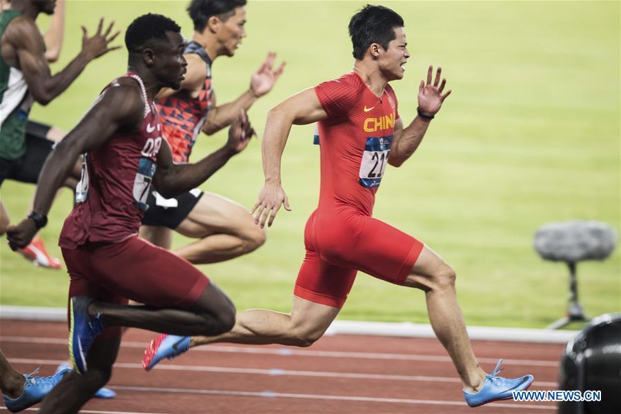 File photo taken on Aug. 26, 2018 shows Su Bingtian (1st R) of China competes during the men\'s 100m final of athletics at the Asian Games 2018 in Jakarta, Indonesia. Su Bingtian clocked 9.91 seconds in Madrid on June 14 and in Paris on June 30, twice equaling the 100m Asian record. (Xinhua/Wu Zhuang)