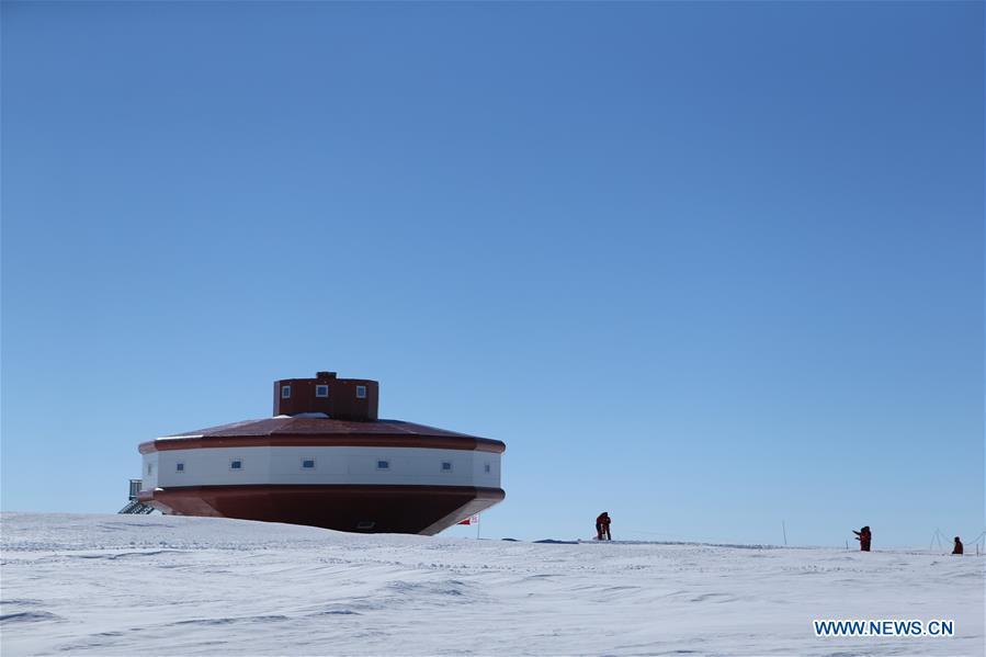 Chinese researchers for China\'s 35th Antarctic expedition work at the site of the Taishan Station in Antarctica on Dec. 26, 2018. China started on Wednesday the work of the second phase for the Taishan Station in Antarctica. (Xinhua/Liu Shiping)