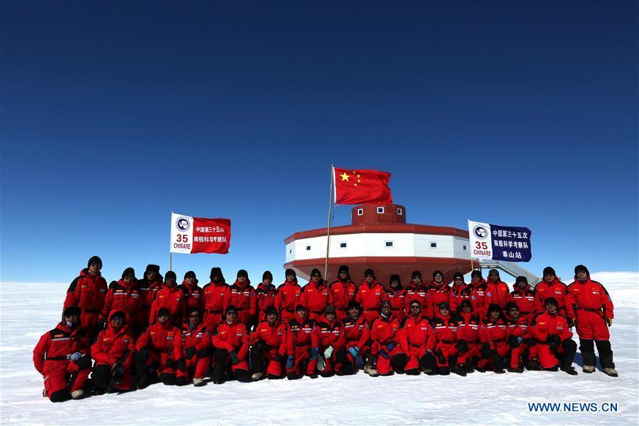 Inland expedition teams of Chinese researchers for China\'s 35th Antarctic expedition pose for photos before the main building of China\'s Taishan Station in Antarctica on Dec. 26, 2018. China started on Wednesday the work of the second phase for the Taishan Station in Antarctica. (Xinhua/Liu Shiping)