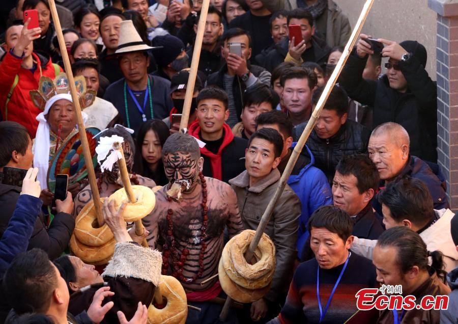 People of the Tu ethnic group perform the Wutu dance during a ceremony at Nianduhu village in Tongren County, Northwest China\'s Qinghai Province, December 26, 2018. The annual ceremony is held, between Nov. 5 to 20 in the lunar calendar, to dispel disease and exorcise evils. In ancient Chinese dialects, \