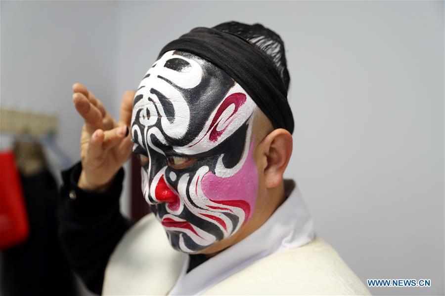 A Jin opera actor prepares for a dress rehearsal in Jingxing County, north China\'s Hebei Province, Dec. 28, 2018. Actors of the local Jin opera troupe are busy rehearsing for performances to greet the upcoming new year. (Xinhua/Zhang Xiuke)