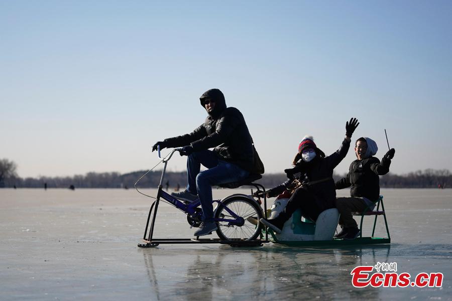 People have fun on the frozen Kunming Lake at the Summer Palace in Beijing, Dec. 30, 2018. With an area of 700,000 square meters, Kunming Lake is the largest natural ice rink in winter in Beijing.The ice rink was open to the public on Sunday. (Photo: China News Service/Du Yang)