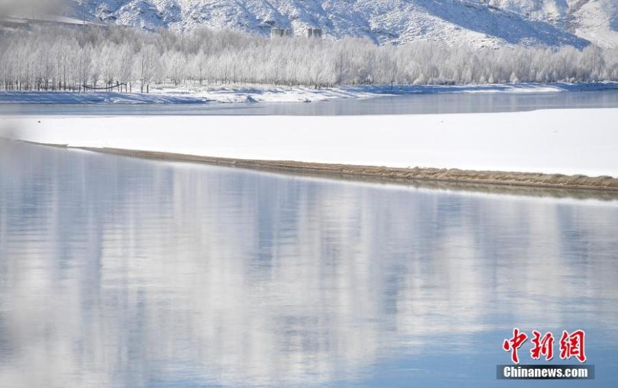 Photo shows the breathtaking winter scenery of Tibet. (Photo: China News Service/He Penglei)