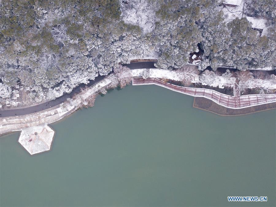 Aerial photo taken on Dec. 31, 2018 shows the snow scenery at a park in Changsha, capital of central China\'s Hunan Province. (Xinhua/Chen Zeguo)