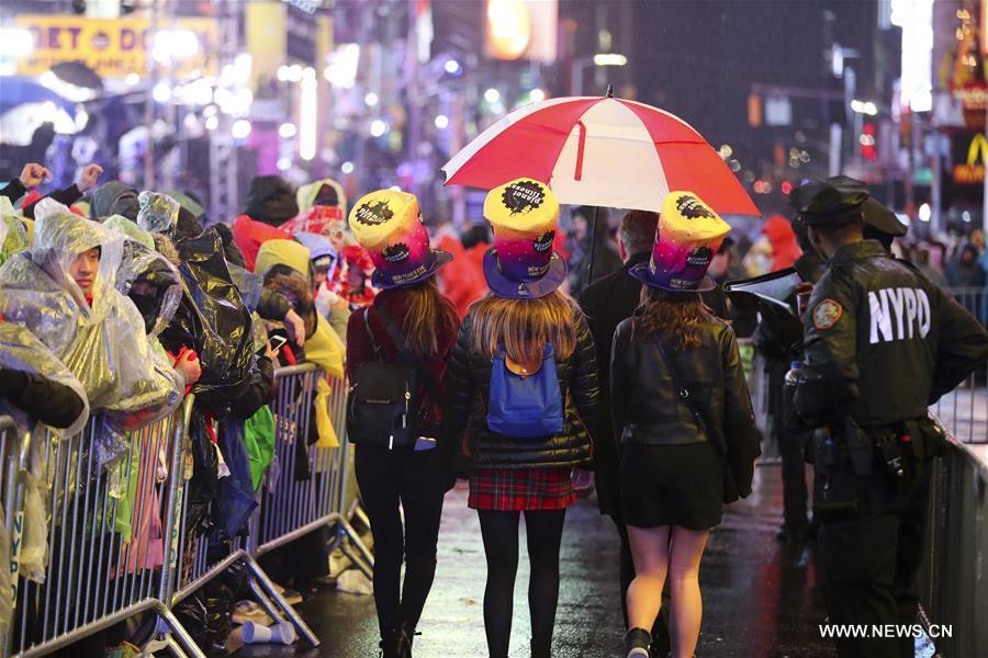 People wait for the New Year celebration on Times Square in New York, the United States, on Dec. 31, 2018. (Xinhua/Wang Ying)