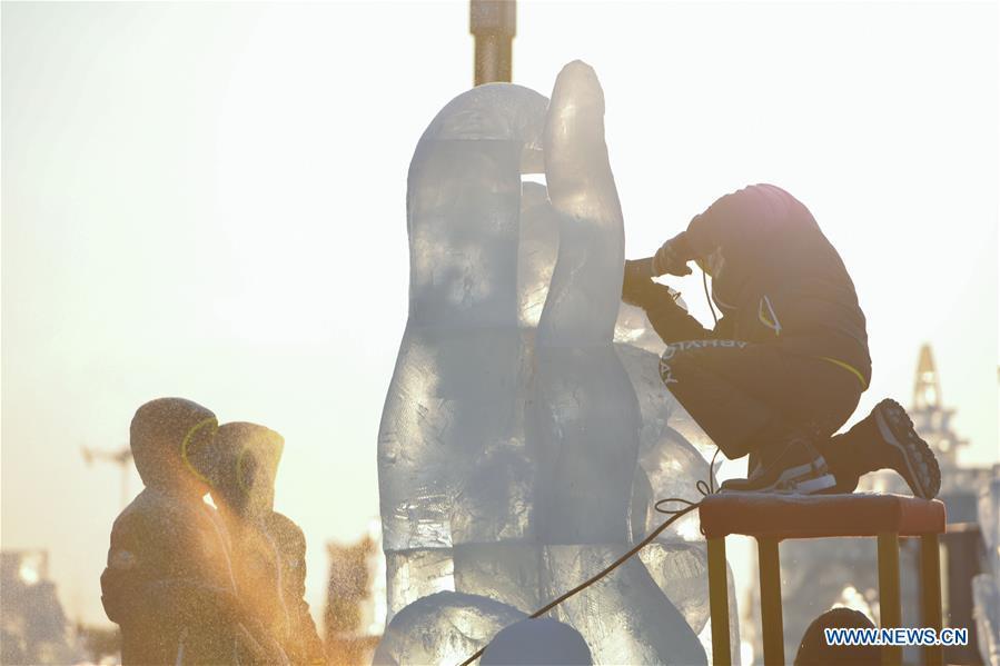 Contestants work on ice sculpture during an international ice sculpture competition in Harbin, capital of northeast China\'s Heilongjiang Province, Jan. 2, 2019. A total of 16 teams from 12 countries and regions took part in the competition. (Xinhua/Wang Song)