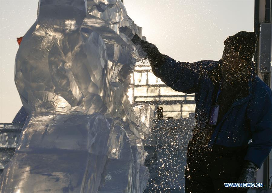 A contestant carves an ice sculpture during an international ice sculpture competition in Harbin, capital of northeast China\'s Heilongjiang Province, Jan. 2, 2019. A total of 16 teams from 12 countries and regions took part in the competition. (Xinhua/Wang Song)