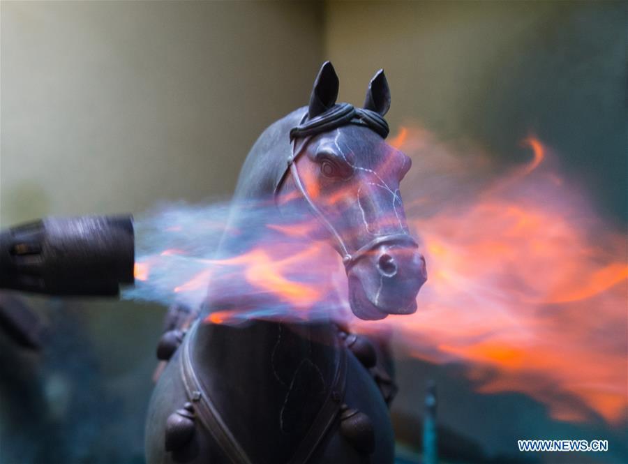 A craftsman makes copper horse at a factory workshop in Jiande City, east China\'s Zhejiang Province, Jan. 2, 2019. A traditional sanitary ware production company, Tong Shifu, meaning Copper Master, has converted itself into an enterprise that designs and makes copper artwork in collaboration with museum, cartoon firm and artist\'s studio. With the annual output reaching 500 million yuan (about 72.9 million U.S. dollars), the company has succeeded in industrial transformation. (Xinhua/Weng Xinyang)