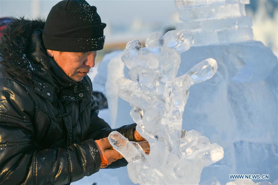 A contestant carves an ice sculpture during an international ice sculpture competition in Harbin, capital of northeast China\'s Heilongjiang Province, Jan. 2, 2019. A total of 16 teams from 12 countries and regions took part in the competition. (Xinhua/Wang Song)