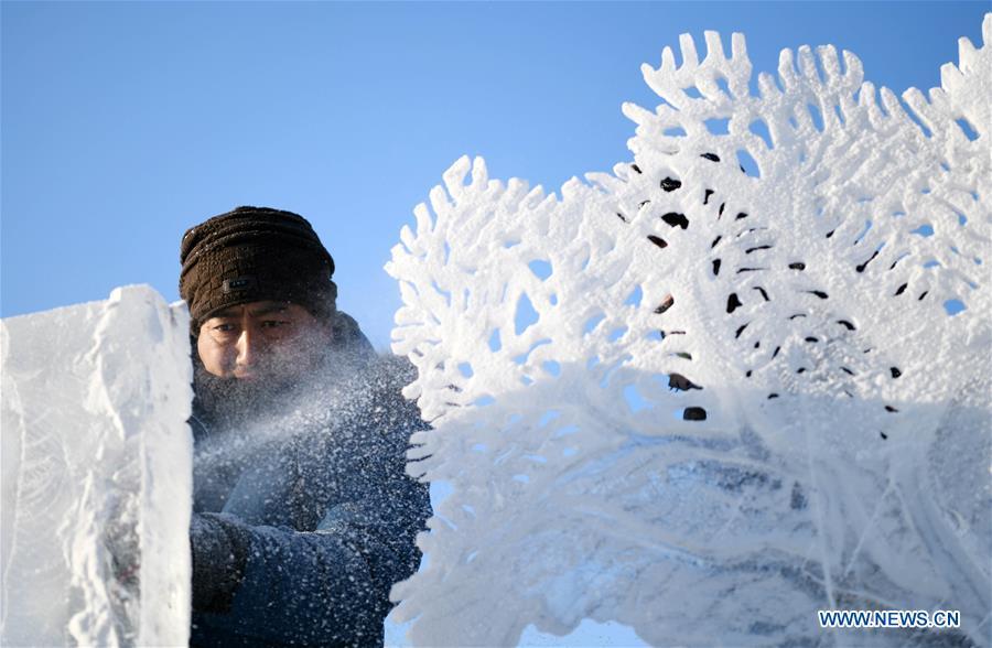 A contestant carves an ice sculpture during an international ice sculpture competition in Harbin, capital of northeast China\'s Heilongjiang Province, Jan. 2, 2019. A total of 16 teams from 12 countries and regions took part in the competition. (Xinhua/Wang Jianwei)