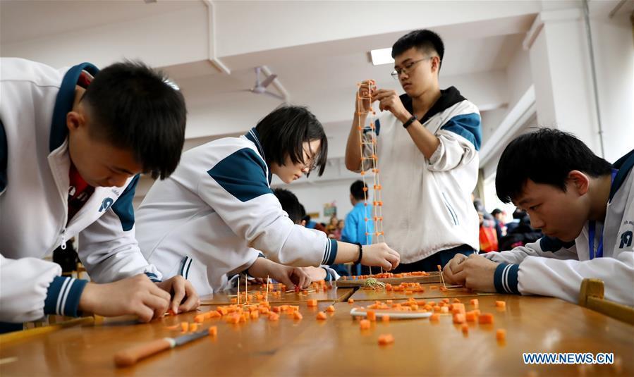 Students compete in a science and technology game at No. 4 Middle School in Shijiazhuang, capital of north China\'s Hebei Province, Dec. 26, 2018. China\'s primary and middle schools have been urged to improve education for all-around student development, according to a directive issued by authorities. Jointly issued by the Ministry of Education and other eight agencies, the circular asked schools to offer courses that are in accord with the national syllabus in terms of their quantity and quality. The enhancement of courses\' difficulty levels and speed at random and in disregard of the curriculum is prohibited, according to the circular. Primary and junior middle schools are not allowed to set up any \
