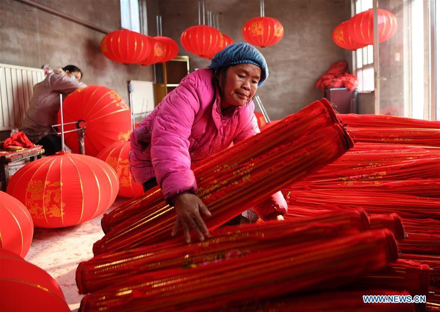 Villagers work in a lantern workshop for the upcoming peak sales season of Spring Festival in Jifeng Town of Jishan County in Yuncheng, north China\'s Shanxi Province, Jan. 3, 2019. (Xinhua/Yang Chenguang)
