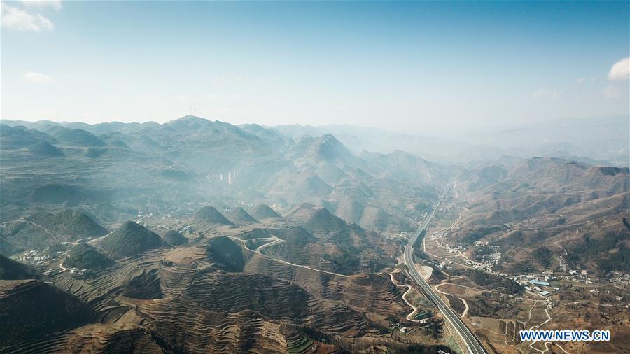 Aerial photo taken on Jan. 3, 2019 shows a part of the Liupanshui-Weining Highway in southwest China\'s Guizhou Province. The Liupanshui-Weining Highway with a highest altitude of 2,260 meters, the highest highway in the province, opened to traffic on Thursday. (Xinhua/Tao Liang)