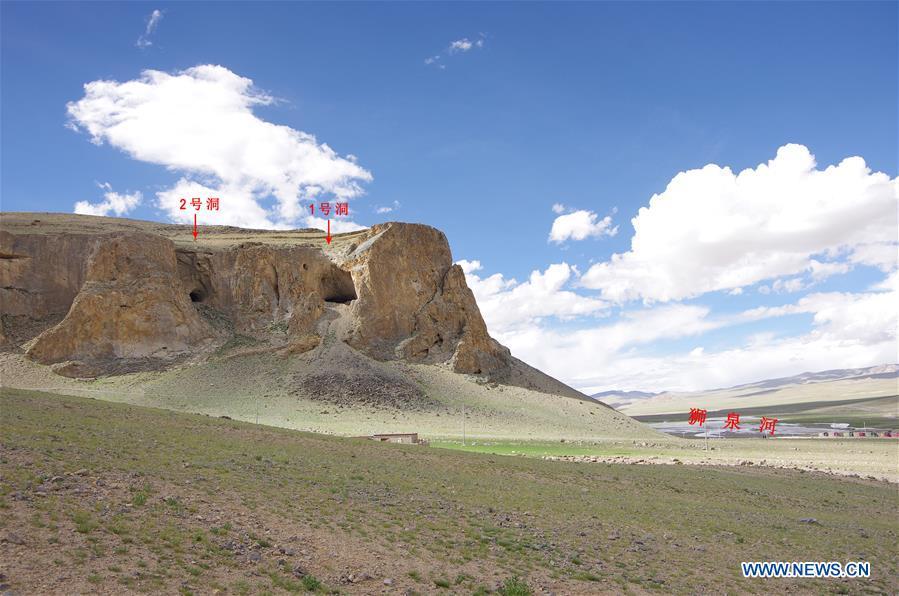 This file photo taken on Aug. 20, 2018 shows the Melong Tagphug cave site in Ngari Prefecture, southwest China\'s Tibet Autonomous Region. The Melong Tagphug cave site containing delicate stone tools and pottery shards believed to be at least 4,000 years old was unearthed in Ngari Prefecture of China\'s Tibet. It is the first prehistoric cave site confirmed on the Qinghai-Tibet Plateau. (Xinhua)