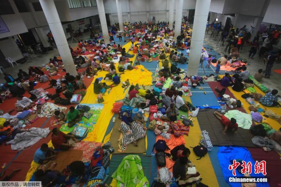Thai people are settled at an evacuation center in Nakhon Si Thammarat province, Thailand, Thursday, Jan. 3, 2019. Thai weather authorities are warning that a tropical storm will bring heavy rain and high seas to southern Thailand and its famed beach resorts. (Photo/Agencies)