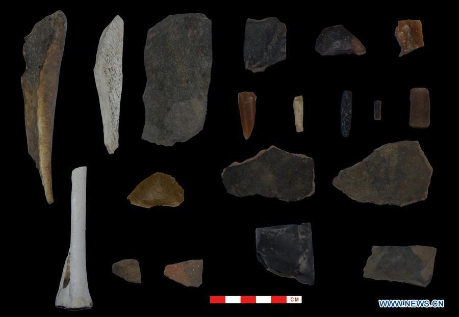 This file photo provided by Tibet Institute for Protection and Research of Cultural Relics on Aug. 24, 2018 shows unearthed relics in the Melong Tagphug cave site in Ngari Prefecture, southwest China\'s Tibet Autonomous Region. The Melong Tagphug cave site containing delicate stone tools and pottery shards believed to be at least 4,000 years old was unearthed in Ngari Prefecture of China\'s Tibet. It is the first prehistoric cave site confirmed on the Qinghai-Tibet Plateau. (Xinhua)