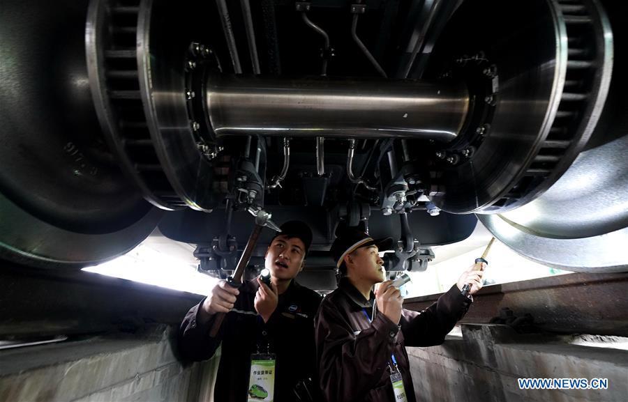 Workers check a CR200J train at the China Railway Shanghai Group Co., ltd. in Shanghai, east China, Jan. 6, 2019. The CR200J train, with a centralized power system that runs 160-km-per-hour, will be put into use before the Spring Festival travel rush in 2019.(Xinhua/Chen Fei)