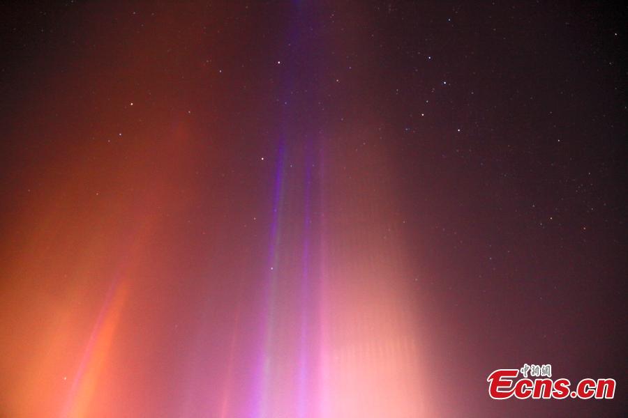 Natural light beam appears at Hemu Village, Altay, Northwest China\'s Xinjiang Uygur Autonomous Region as temperatures drop to 30 minus degrees. The sword-like light beam straight into the starry sky is a natural phenomenon, the reflection of ice crystals in the cold night air. (Photo: China News Service/Lei Dongxiang)