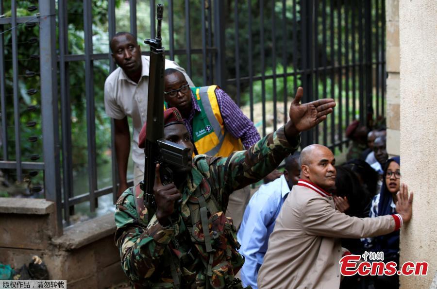 Civilians flee the scene at a hotel complex in Nairobi, Kenya Tuesday, Jan. 15, 2019. Terrorists attacked an upscale hotel complex in Kenya\'s capital Tuesday, sending people fleeing in panic as explosions and heavy gunfire reverberated through the neighborhood. (Photo/Agencies)