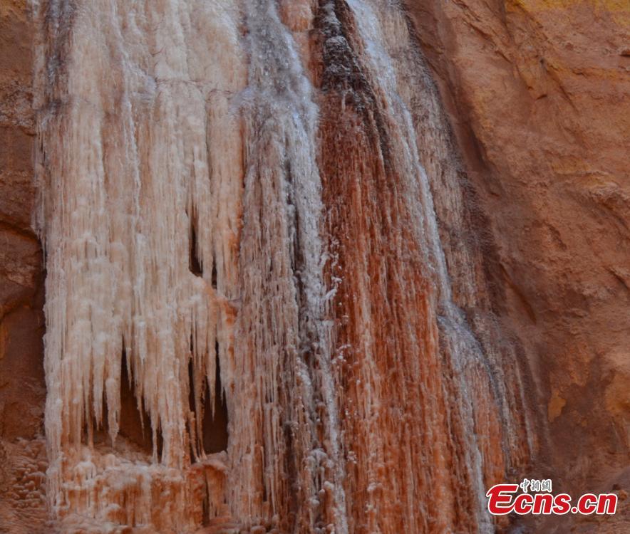 A view of a colorful ice waterfall on cliffs in Liujiaxia, Gansu Province. Winter\'s dropping temperatures have created the breathtaking natural wonder. (Photo: China News Service/Guan Dexin)