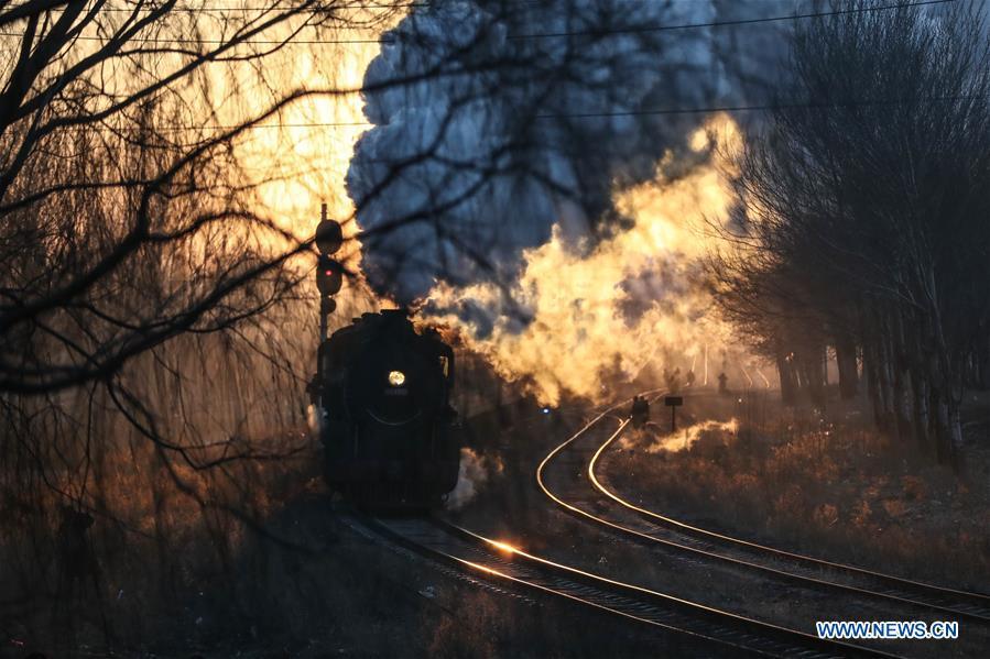 Photo taken on Jan. 17, 2019 shows a steam locomotive heading to the steam locomotive museum of Tiefa Energy Co., Ltd from Diaobingshan Station, northeast China\'s Liaoning Province. A 5-day steam locomotive tourism event kicked off in Diaobingshan on Thursday. Tourists can visit the steam
