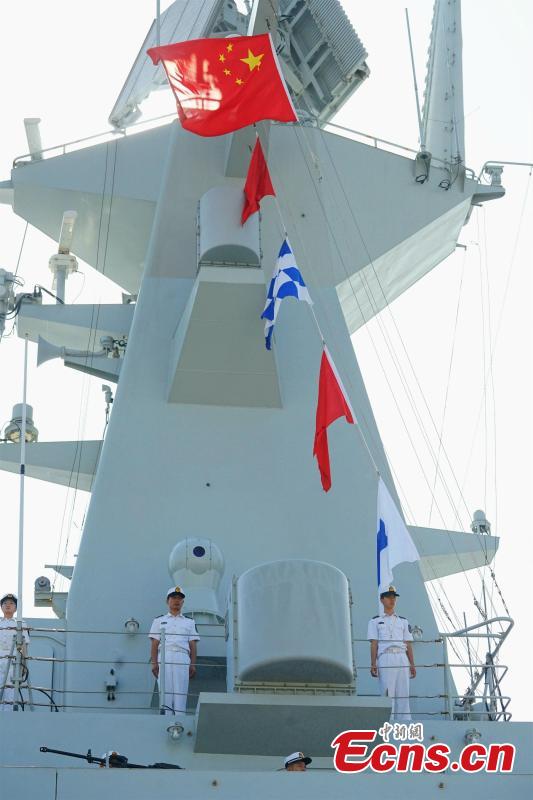 Chinese sailors aboard the guided-missile frigate Wuhu (539) stand in formation as it docks in Manila, January 17, 2019. A Chinese naval task group consisting of two frigates - the Wuhu 539 and Handan 579 - and a replenishment ship Dongpinghu (960) arrived for a four-day goodwill visit. The last visit to the Philippines by the Chinese navy was in April 2017.  (Photo/China News Service)