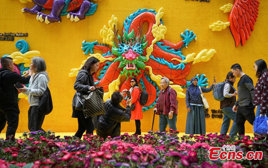 A shopping mall in Causeway Bay, Hong Kong, has set up a giant wall of auspicious animals at its gate to welcome the Chinese Lunar New Year. (Photo: China News Service/Zhang Wei)