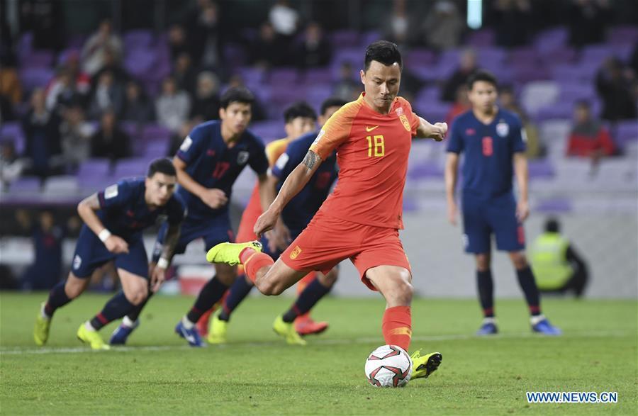 China\'s Gao Lin scores the penalty shot during the 2019 AFC Asian Cup round of 16 match between China and Thailand in Al Ain, the United Arab Emirates, Jan. 20, 2019. (Xinhua/Wu Huiwo)