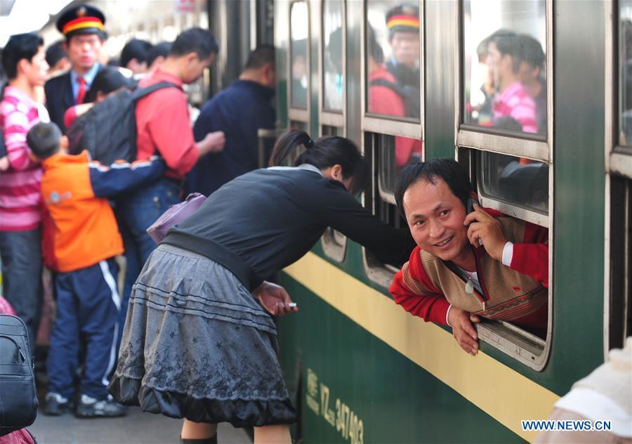 A passenger calls home as soon as he gets on the train at Guangzhou Railway Station in Guangzhou, south China\'s Guangdong Province, Jan. 22, 2009. Returning to hometowns remains the most important part of the Chinese Spring Festival. Whether self-driving, or taking the trains or flights, homecomings and family gatherings are a priority for many Chinese. The annual travel rush around the festival, known as \