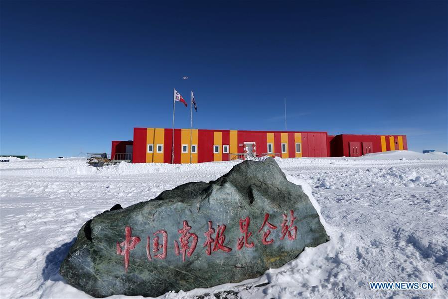 Members of China\'s 35th Antarctic expedition team level the runway of the airport at the Kunlun Station at about 4,000 meters above the sea level near Dome A, Jan. 17, 2019. Snow Eagle 601 landed successfully at the airport of Kunlun Station on Friday, the third time the aircraft landed successfully in the airport since its use. (Xinhua/Liu Shiping)