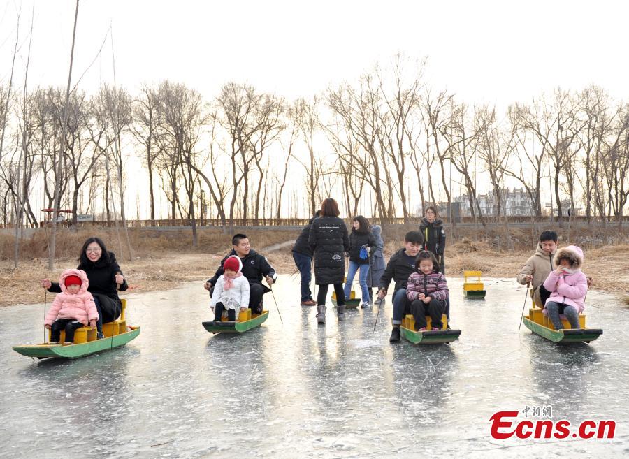 Tourists enjoy skiing on the frozen Baiyangdian Lake in Xiongan New Area in North China\'s Hebei Province. Progress has been made two years after China announced the establishment of Xiongan New Area in April 2017, spanning three counties in Hebei Province about 100 km southwest of Beijing. (Photo: China News Service/Han Bing)