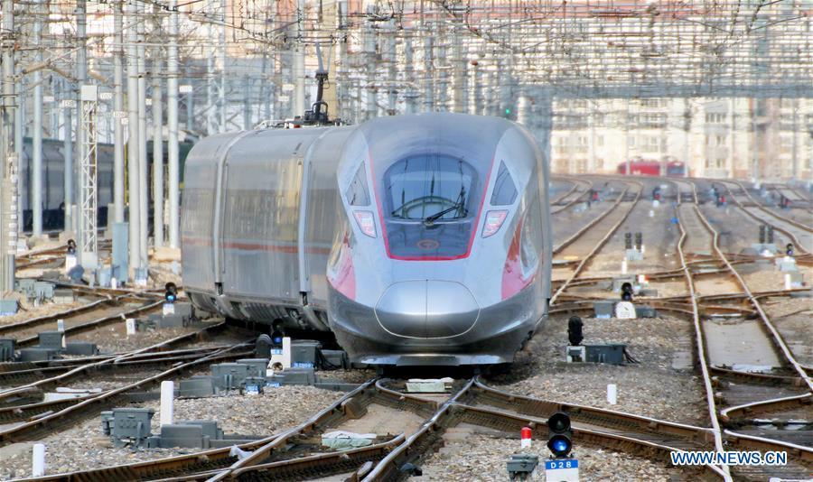 A Fuxing bullet train departs from Yantai Railway Station in Yantai, east China\'s Shandong Province, Jan. 20, 2019. The 2019 Spring Festival travel rush, known as Chunyun, starts on Jan. 21. The Spring Festival, or Chinese Lunar New Year, falls on Feb. 5 this year. (Xinhua/Tang Ke)