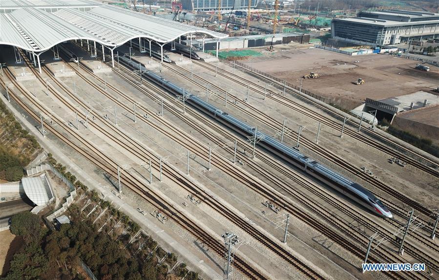 A bullet train departs from Xuzhou East Railway Station in Xuzhou, east China\'s Jiangsu Province, Jan. 20, 2019. The 2019 Spring Festival travel rush, known as Chunyun, starts on Jan. 21. The Spring Festival, or Chinese Lunar New Year, falls on Feb. 5 this year. (Xinhua/Geng Yuhe)