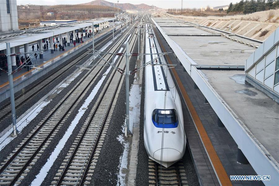 A bullet train arrives at Yantai South Railway Station in Yantai, east China\'s Shandong Province, Jan. 20, 2019. The 2019 Spring Festival travel rush, known as Chunyun, starts on Jan. 21. The Spring Festival, or Chinese Lunar New Year, falls on Feb. 5 this year. (Xinhua/Sun Wentan)