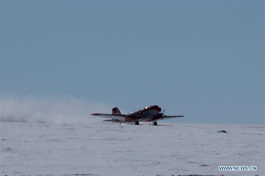 China\'s first fixed-wing aircraft for polar flight Snow Eagle 601 lands at the Kunlun Station at about 4,000 meters above the sea level near Dome A, Jan. 18, 2019. Snow Eagle 601 landed successfully at the airport of Kunlun Station on Friday, the third time the aircraft landed successfully in the airport since its use. (Xinhua/Liu Shiping)