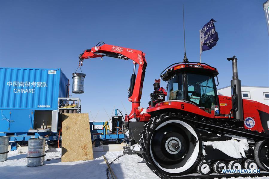 A member of China\'s 35th Antarctic expedition team works at the Kunlun Station in Antarctica, Jan. 23, 2019. The Kunlun team of China\'s 35th Antarctic expedition withdrew from the Kunlun Station on Thursday after completing various scientific exploration projects at the peak of Antarctic\'s inland icecap. (Xinhua/Liu Shiping)