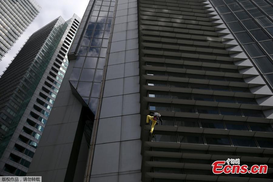 French urban climber Alain Robert stages his first climb in the Philippines as he scales a 43-floor skyscraper in Makati City, Manila, the Philippines, Jan. 29, 2019. (Photo/Agencies)