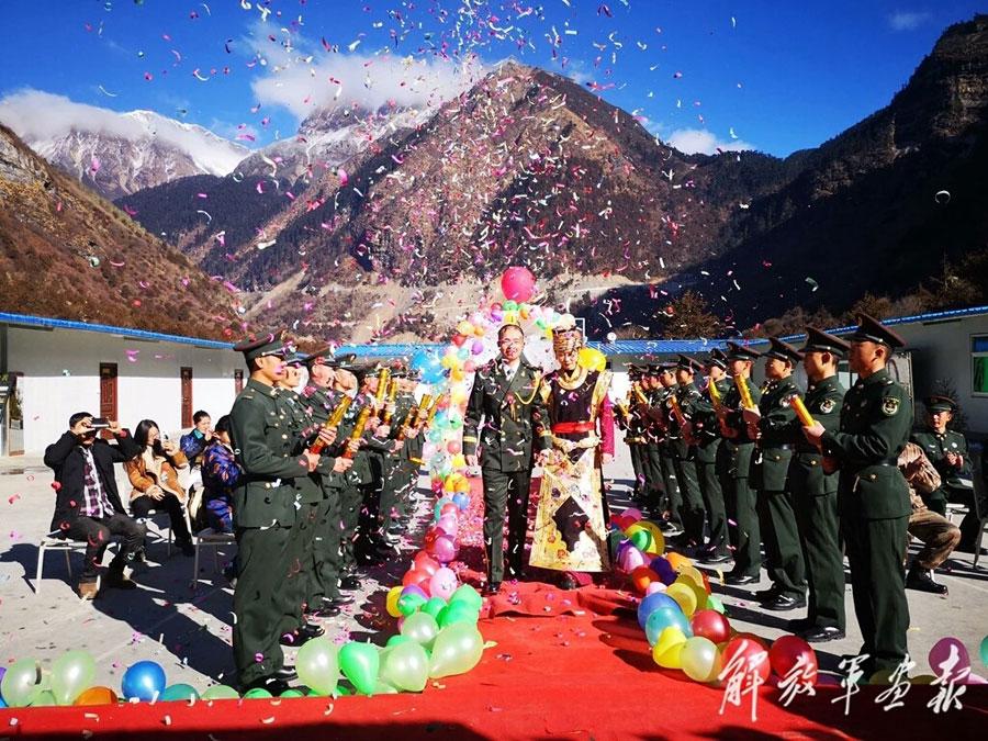 Wang Mei, 23, from Southwest China\'s Chongqing, holds a wedding ceremony with her husband Zhang Jinyuan, 30, at a frontier post in Yumai, Tibet autonomous region on January 13, 2019. (Photo provided to chinadaily.com.cn)