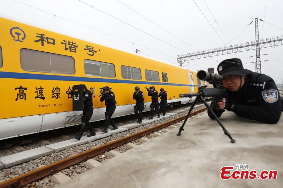 A SWAT team conducts railway protection, sniper tactics and robot-assisted search and explosive clearing drills in Wuhan, Hubei Province, Jan. 31, 2019. As Spring Festival approaches, officers of the Public Security Bureau of Wuhan Railway Administration have enhanced training to deal with emergencies and ensure the safety of passengers. (Photo: China News Service/Zhao Jun)