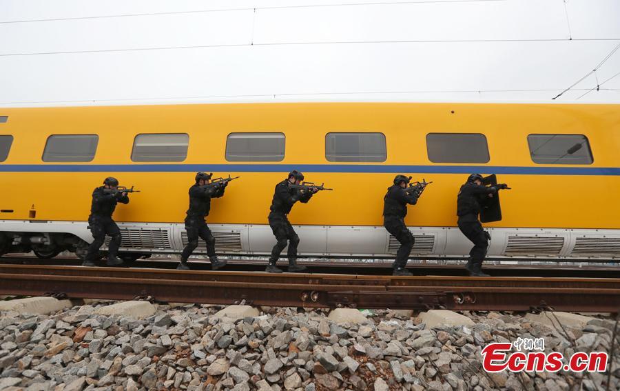A SWAT team conducts railway protection, sniper tactics and robot-assisted search and explosive clearing drills in Wuhan, Hubei Province, Jan. 31, 2019. As Spring Festival approaches, officers of the Public Security Bureau of Wuhan Railway Administration have enhanced training to deal with emergencies and ensure the safety of passengers. (Photo: China News Service/Zhao Jun)