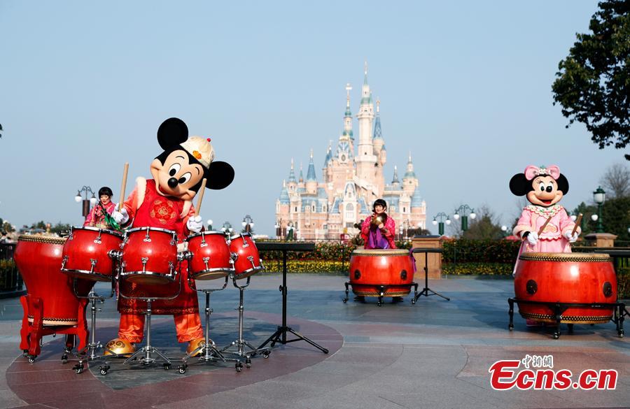 Mickey and Minnie play drums to greet the upcoming \