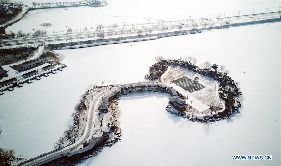 Photo taken on Jan. 31, 2019 shows the snow scenery of Yuehaiwan business district in Yinchuan, capital of northwest China\'s Ningxia Hui Autonomous Region. (Xinhua/Wang Peng)