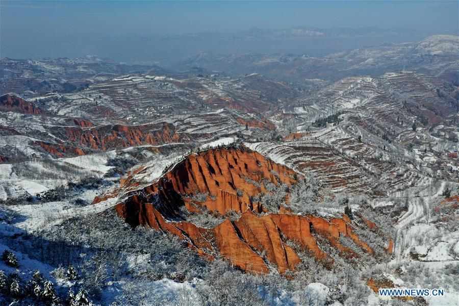 Aerial photo taken on Feb. 1, 2019 shows the snow-covered Hongshi (Red Rock) Gorge in Miaogou Village of Lushi County, central China\'s Henan Province. (Xinhua/Li Jianan)